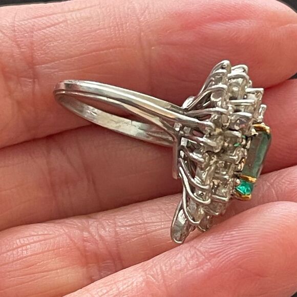 Genuine Colombian emerald and diamond platinum ring. Size 6. Vintage. - Picture 8 of 9